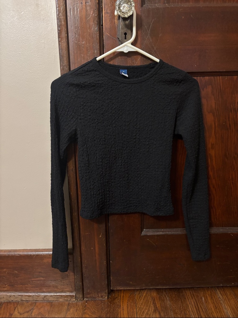 Old Navy Black Textured Long-Sleeve Crop Top
